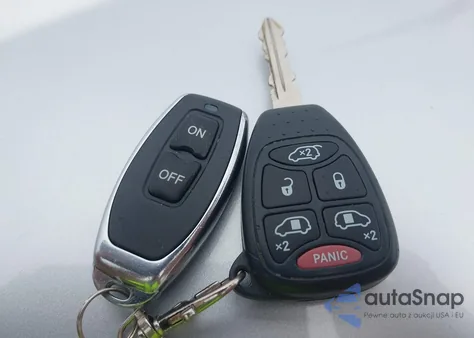 2004 Chrysler Town & Country Limited из США, поврежденный, VIN 2C8GP64L14R544051